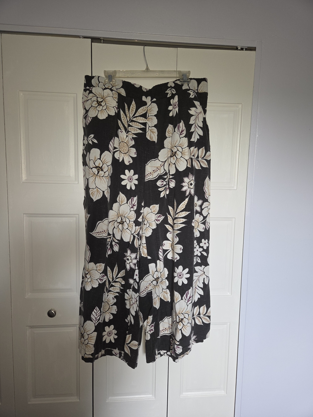 torrid Black Wide-Leg Floral Pants with Cream and Gold Blooms - Picture 2 of 4